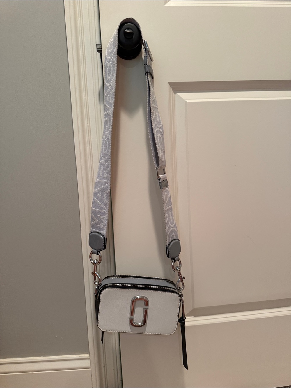 Marc Jacobs White Leather Crossbody Snapshot Bag with Logo Strap